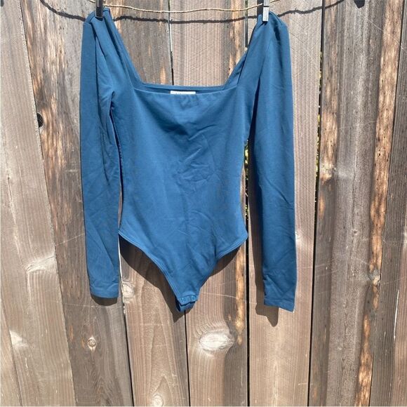 Aritzia Babaton Contour Squareneck Longsleeve Bodysuit size medium in blue - Picture 1 of 8